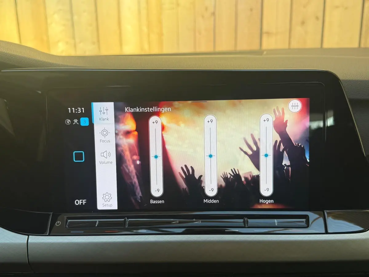 1.0 TSI Life Achteruitrijcamera | Apple CarPlay/Android Auto | Adaptieve cruise control | Climate control | LED verlichting | Navigatiesysteem | Parkeersensoren voor en achter