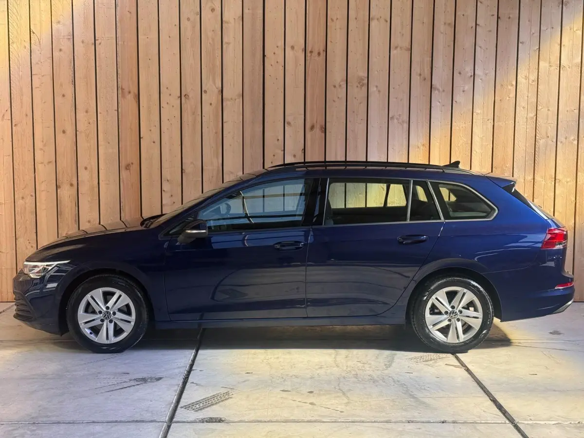 1.0 TSI Life Achteruitrijcamera | Apple CarPlay/Android Auto | Adaptieve cruise control | Climate control | LED verlichting | Navigatiesysteem | Parkeersensoren voor en achter