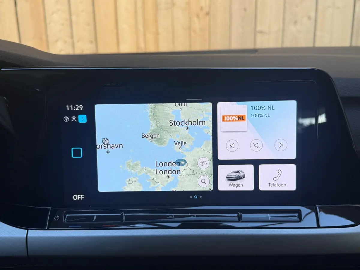 1.0 TSI Life Achteruitrijcamera | Apple CarPlay/Android Auto | Adaptieve cruise control | Climate control | LED verlichting | Navigatiesysteem | Parkeersensoren voor en achter