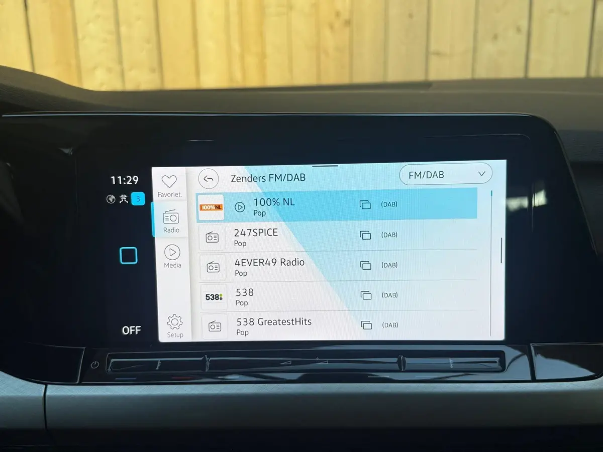 1.0 TSI Life Achteruitrijcamera | Apple CarPlay/Android Auto | Adaptieve cruise control | Climate control | LED verlichting | Navigatiesysteem | Parkeersensoren voor en achter