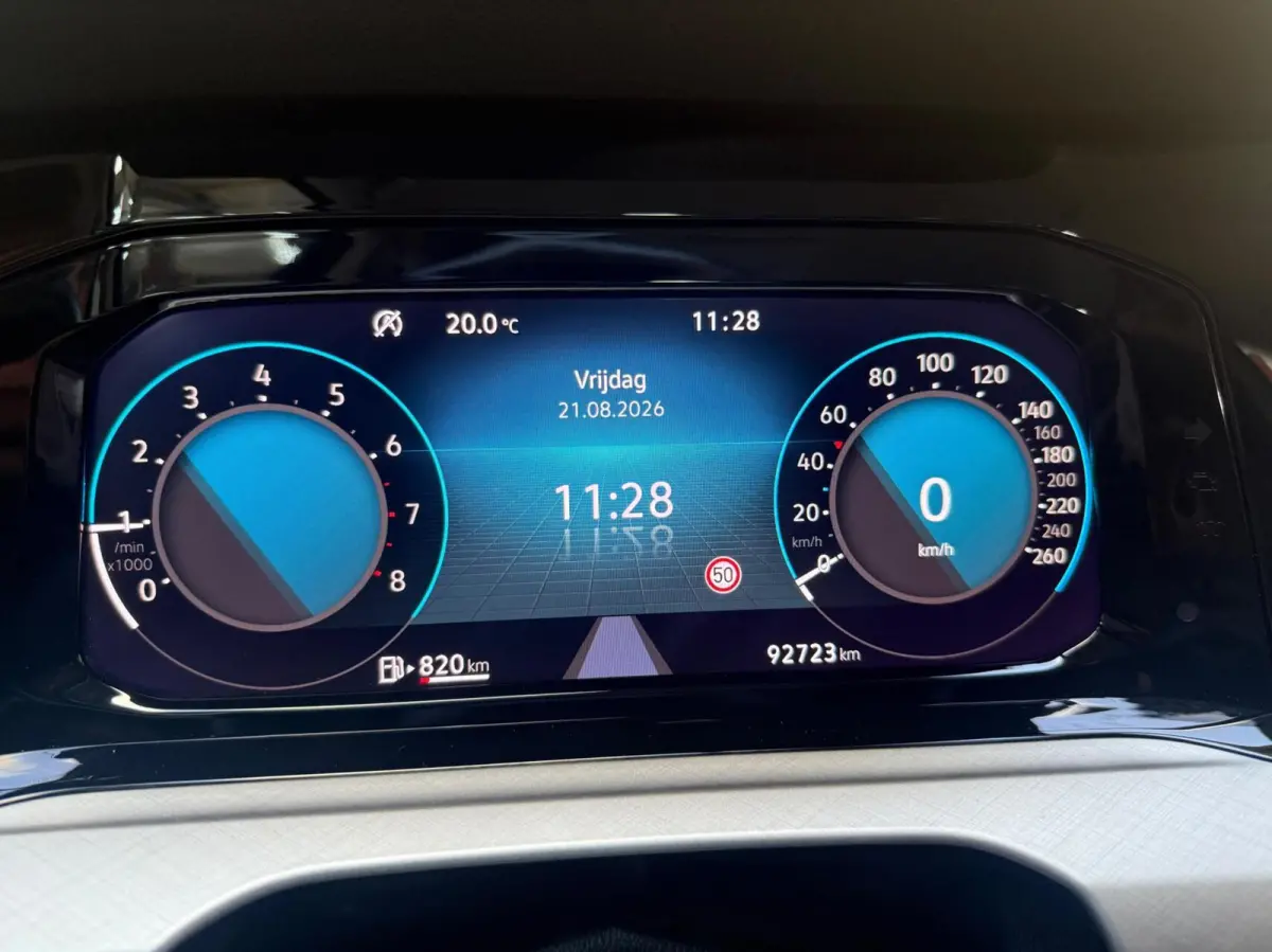 1.0 TSI Life Achteruitrijcamera | Apple CarPlay/Android Auto | Adaptieve cruise control | Climate control | LED verlichting | Navigatiesysteem | Parkeersensoren voor en achter
