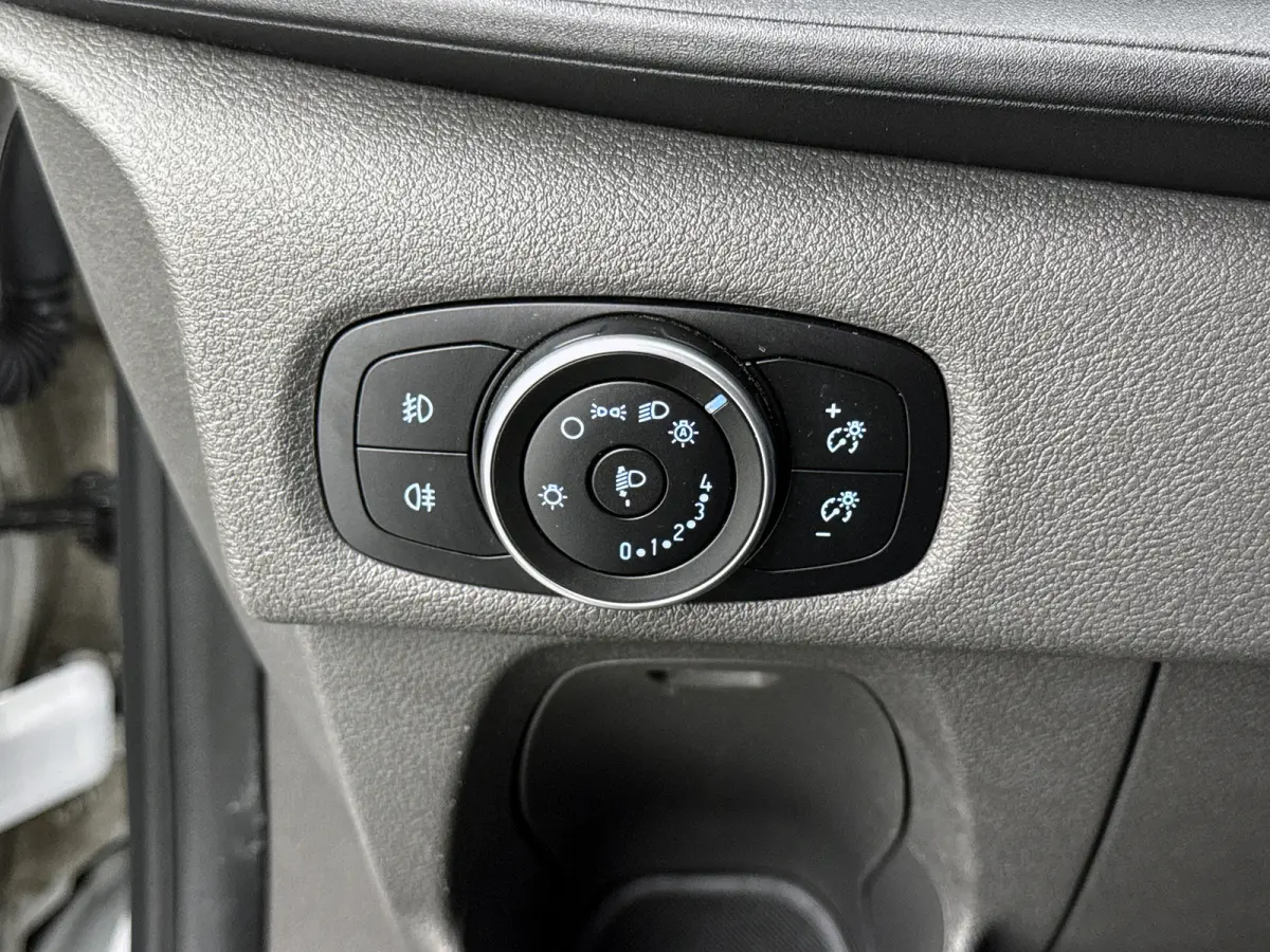 300 2.0 TDCI L2 130pk Automaat Camera Navigatie Trekhaak Cruise control