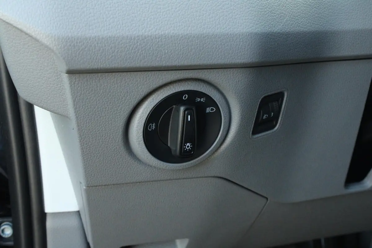 30 2.0 TDI 102pk L3H3 | Achteruitrijcamera | Cruise Control | Comfortstoel | Airco | Apple Carplay
