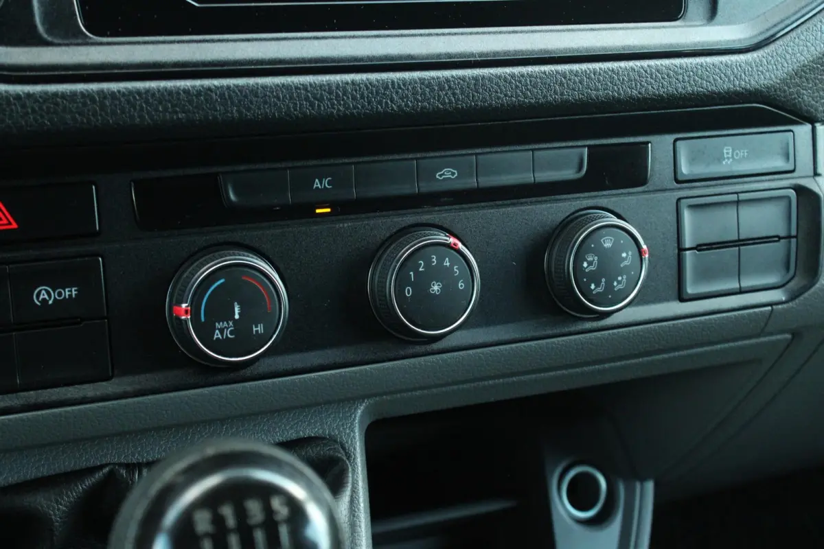 30 2.0 TDI 102pk L3H3 | Achteruitrijcamera | Cruise Control | Comfortstoel | Airco | Apple Carplay