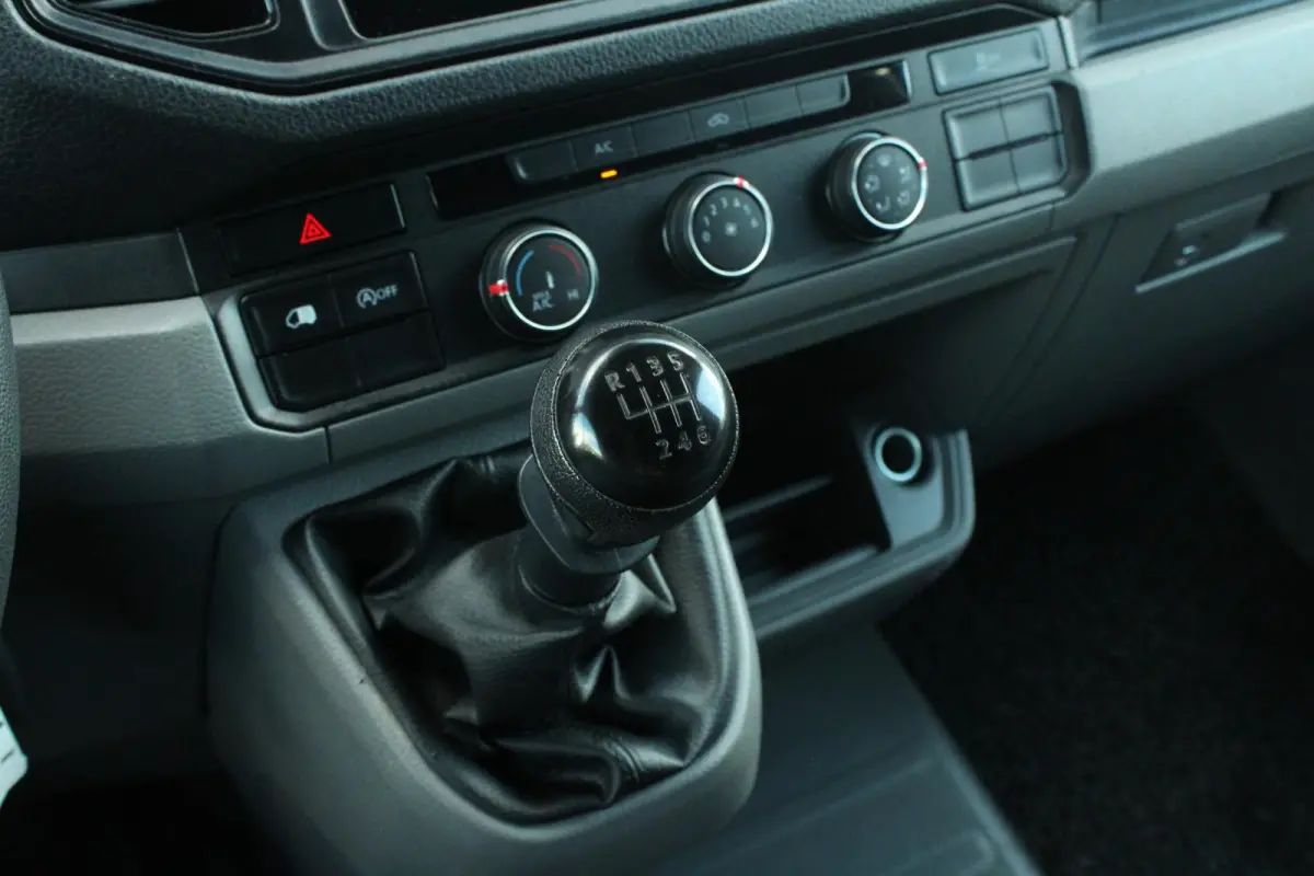 30 2.0 TDI 102pk L3H3 | Achteruitrijcamera | Cruise Control | Comfortstoel | Airco | Apple Carplay