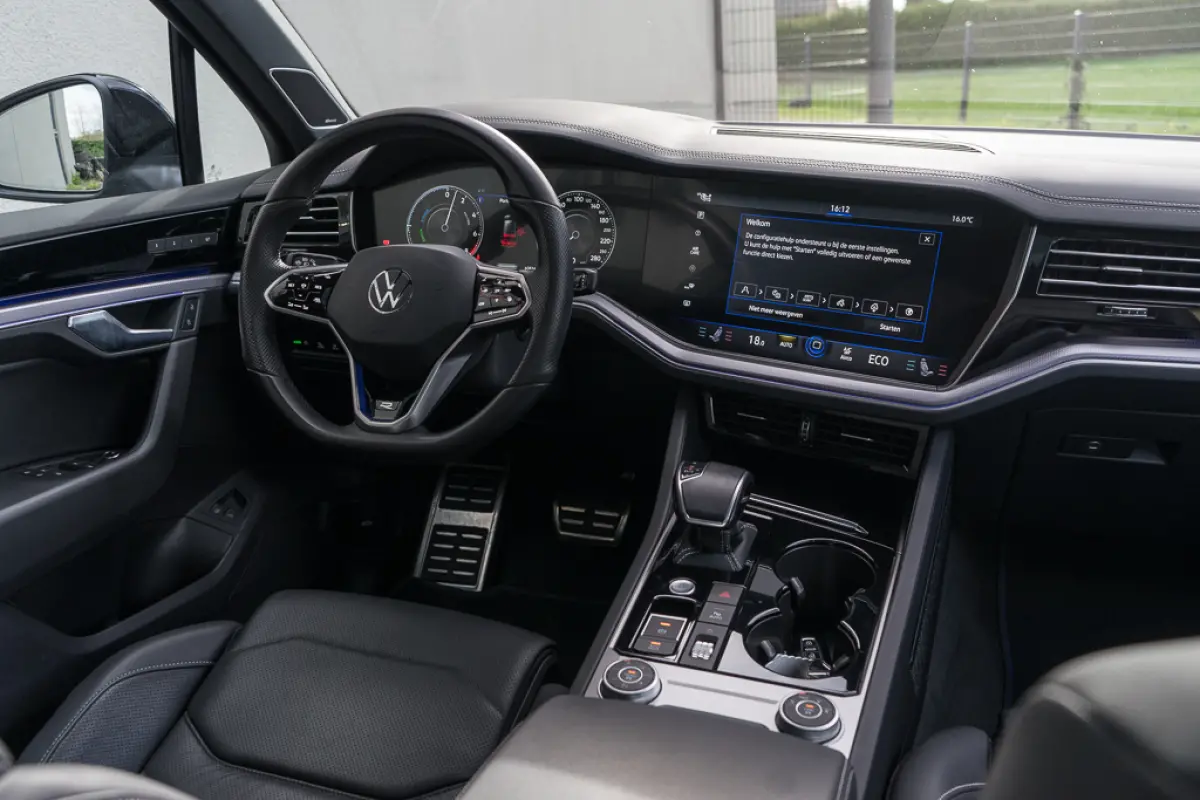 3.0 TSI 4MOTION R / Dynaudio/ Trekhaak/ Panoramadak/ 360 Topview/