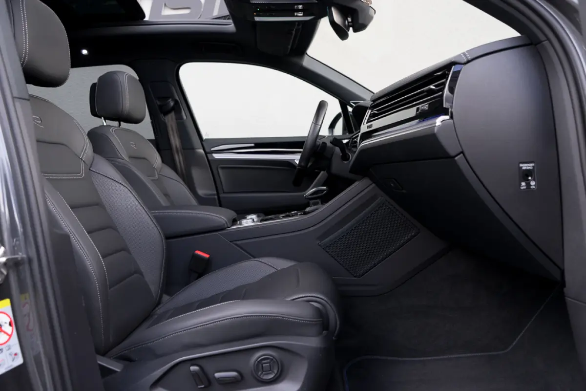 3.0 TSI 4MOTION R / Dynaudio/ Trekhaak/ Panoramadak/ 360 Topview/