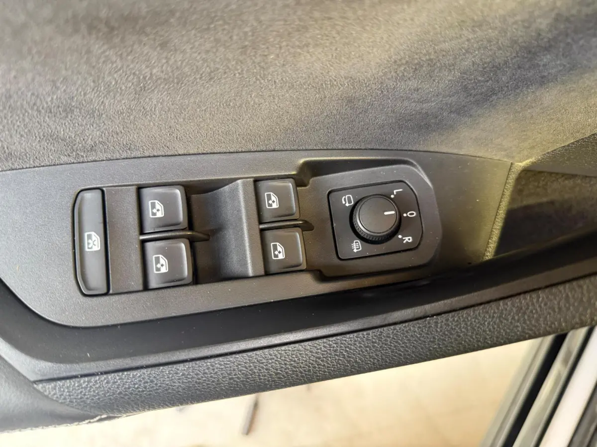 1.5 TSI Sportline Business Automaat | Apple CarPlay/Android Auto | Climate & cruise control | DAB ontvanger | LED koplampen | Navigatiesysteem | Voorstoelen en achterbank verwarmd