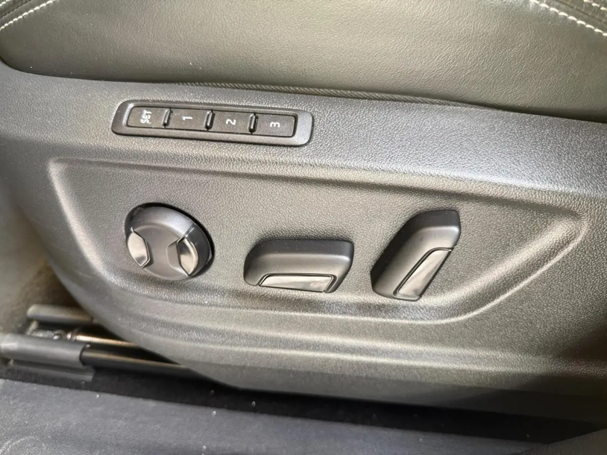 1.5 TSI Sportline Business Automaat | Apple CarPlay/Android Auto | Climate & cruise control | DAB ontvanger | LED koplampen | Navigatiesysteem | Voorstoelen en achterbank verwarmd