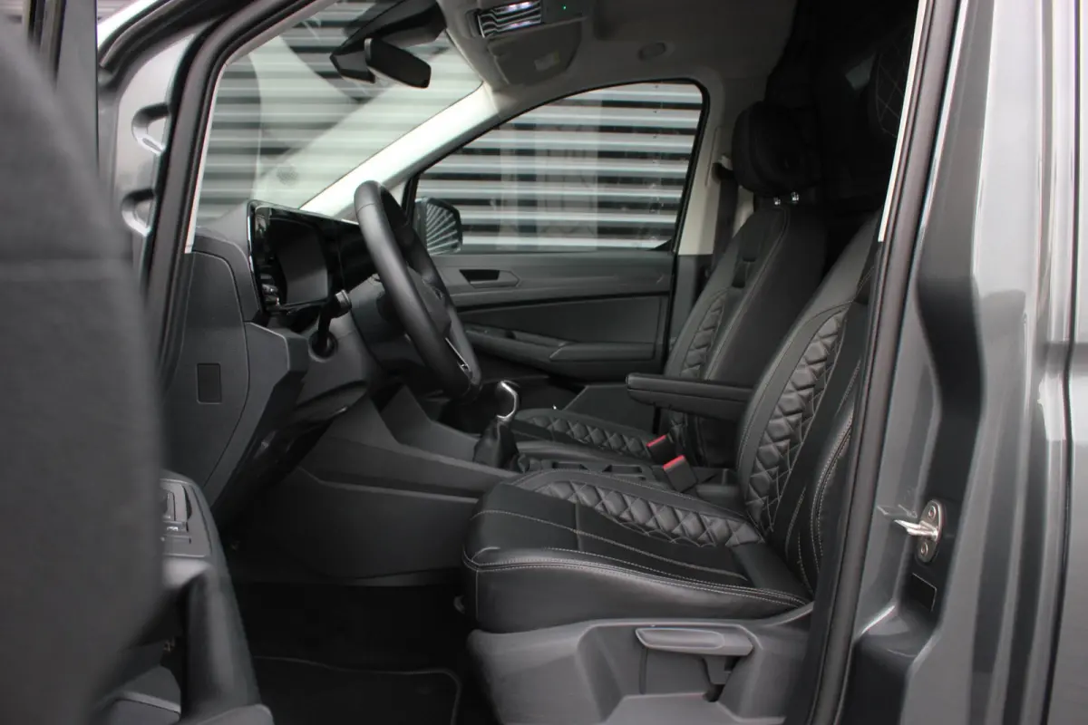 2.0 TDI JB-Edition 199PK / FULL OPTIONS / ACC / APPLE CARPLAY / ACTICE DISPLAY / FRONTLIP / SPOILER / 63DKM
