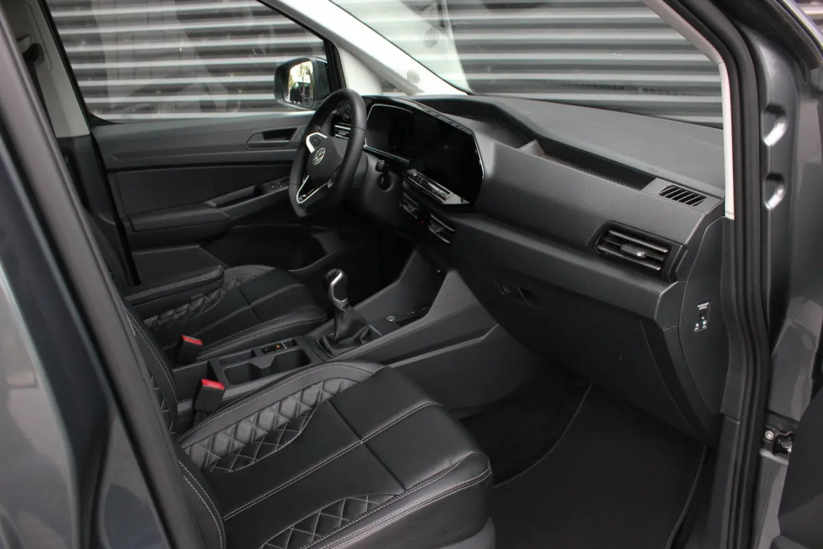 2.0 TDI JB-Edition 199PK / FULL OPTIONS / ACC / APPLE CARPLAY / ACTICE DISPLAY / FRONTLIP / SPOILER / 63DKM