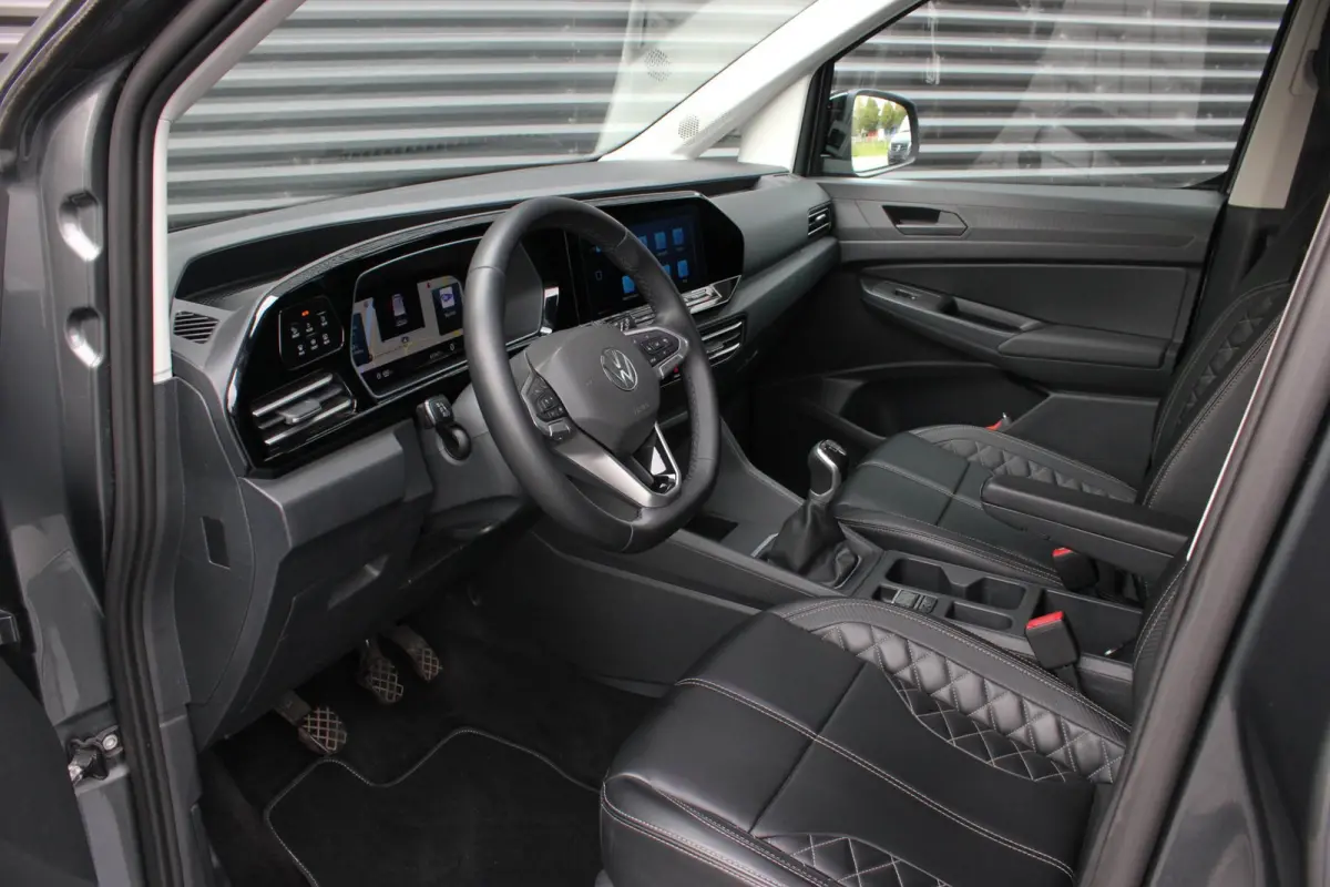 2.0 TDI JB-Edition 199PK / FULL OPTIONS / ACC / APPLE CARPLAY / ACTICE DISPLAY / FRONTLIP / SPOILER / 63DKM