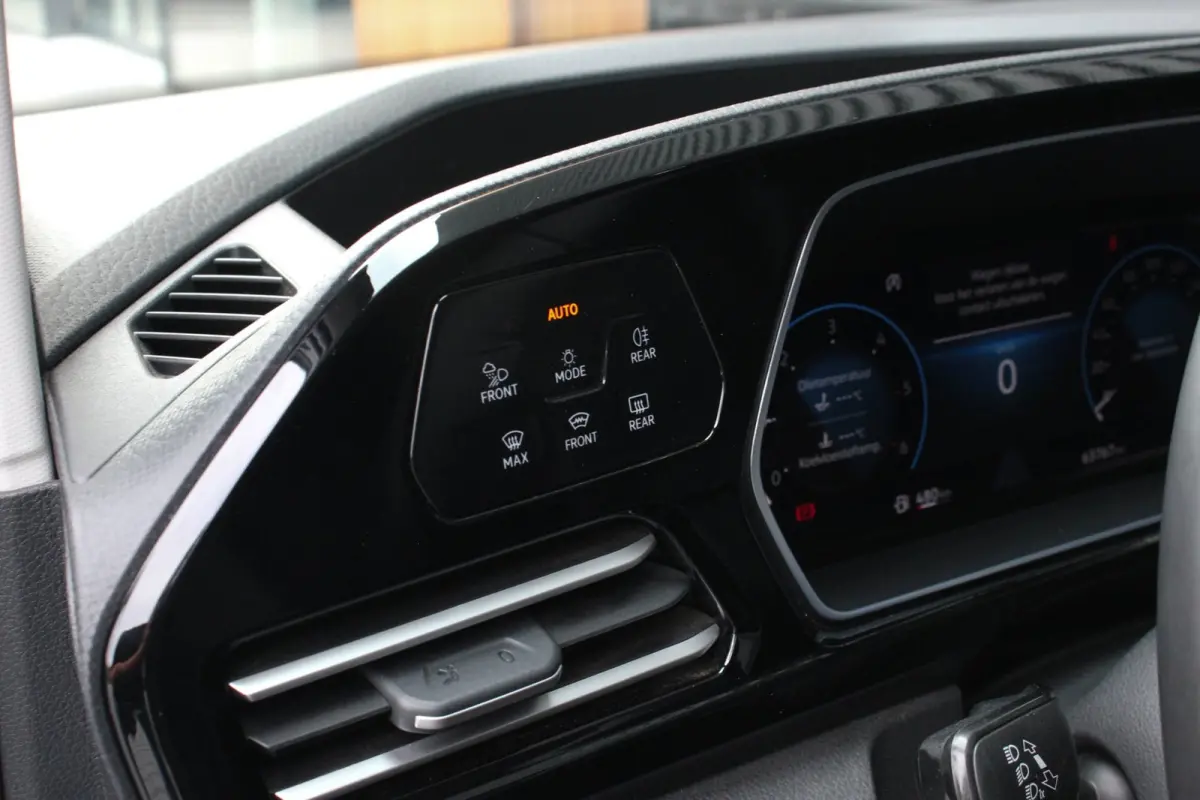 2.0 TDI JB-Edition 199PK / FULL OPTIONS / ACC / APPLE CARPLAY / ACTICE DISPLAY / FRONTLIP / SPOILER / 63DKM