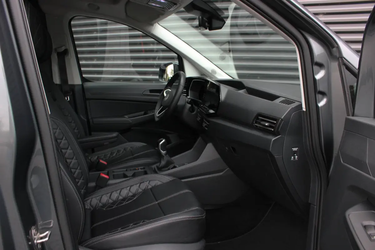 2.0 TDI JB-Edition 199PK / FULL OPTIONS / ACC / APPLE CARPLAY / ACTICE DISPLAY / FRONTLIP / SPOILER / 63DKM