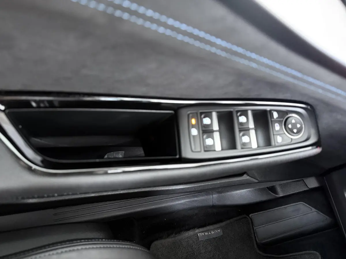 iconic esprit Alpine full hybrid E-Tech 200 | Panoramadak | Head-up Display | 360 Camera |