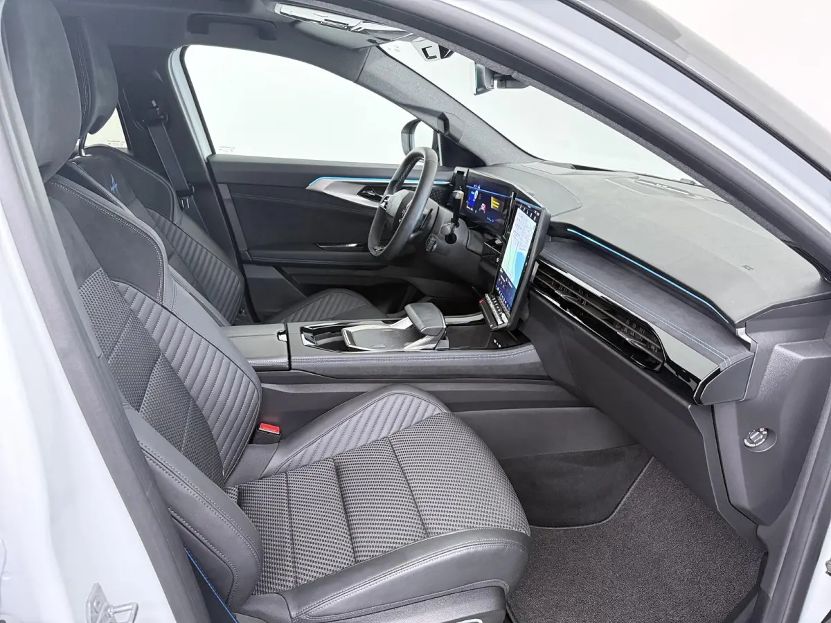 iconic esprit Alpine full hybrid E-Tech 200 | Panoramadak | Head-up Display | 360 Camera |