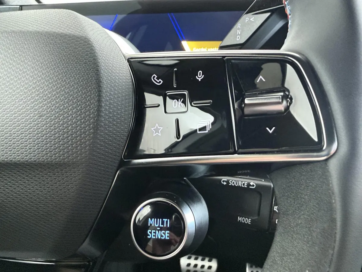 iconic esprit Alpine full hybrid E-Tech 200 | Panoramadak | Head-up Display | 360 Camera |