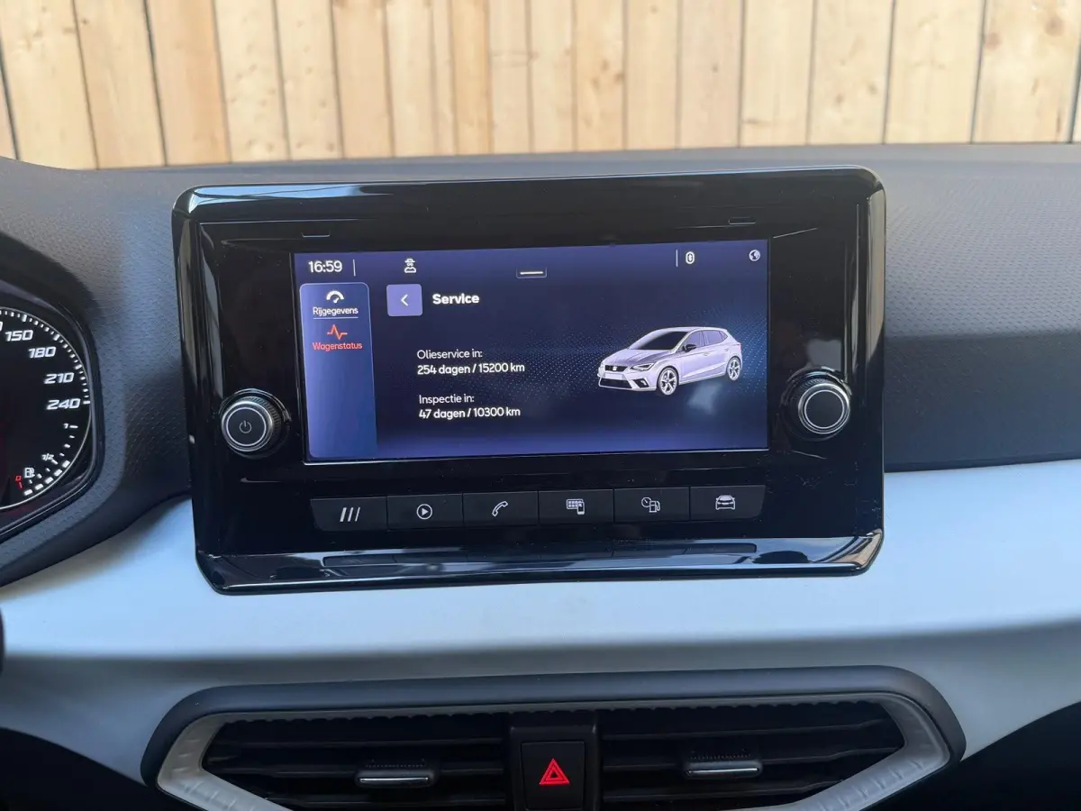 1.0 EcoTSI Style Apple CarPlay/Android Auto | Cruise control | DAB ontvangst | LED koplampen | Lichtmetalen velgen | Rijstrooksensor | Trekhaak