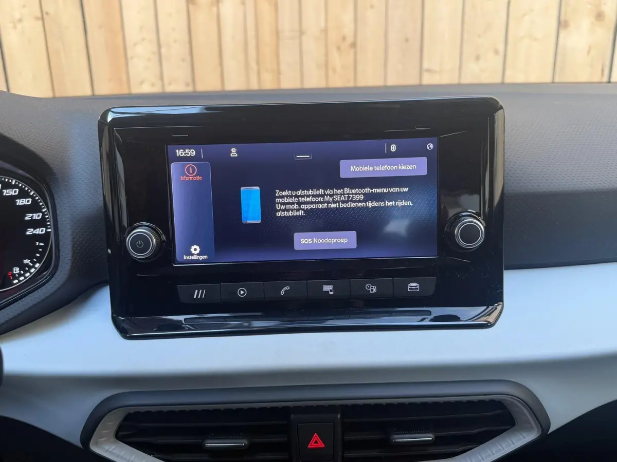 1.0 EcoTSI Style Apple CarPlay/Android Auto | Cruise control | DAB ontvangst | LED koplampen | Lichtmetalen velgen | Rijstrooksensor | Trekhaak