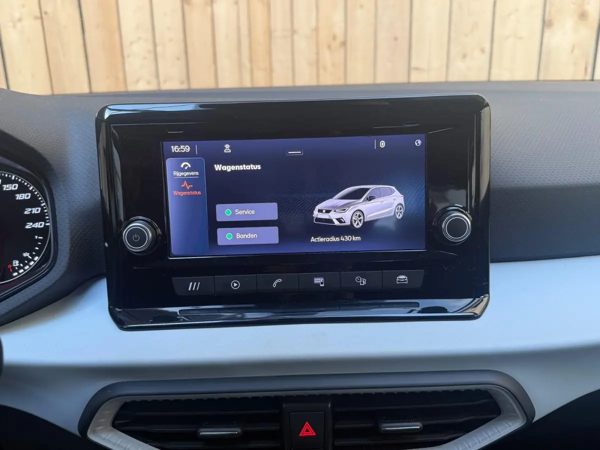 1.0 EcoTSI Style Apple CarPlay/Android Auto | Cruise control | DAB ontvangst | LED koplampen | Lichtmetalen velgen | Rijstrooksensor | Trekhaak