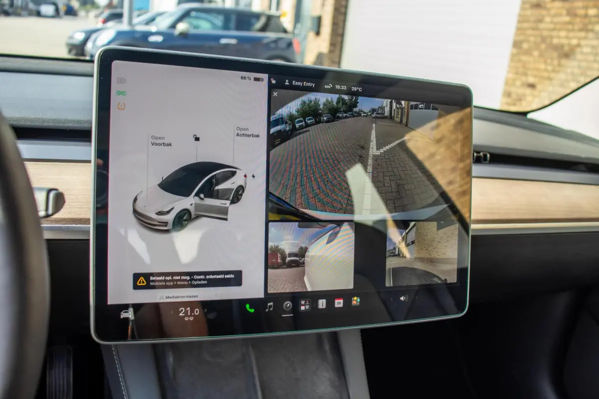 Standard RWD Plus 60 kWh, SOH 92%, Autopilot