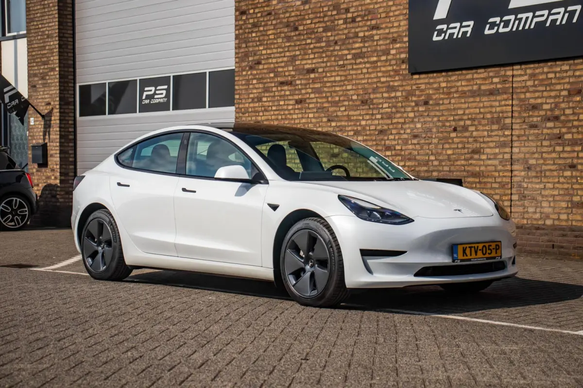 Standard RWD Plus 60 kWh, SOH 92%, Autopilot