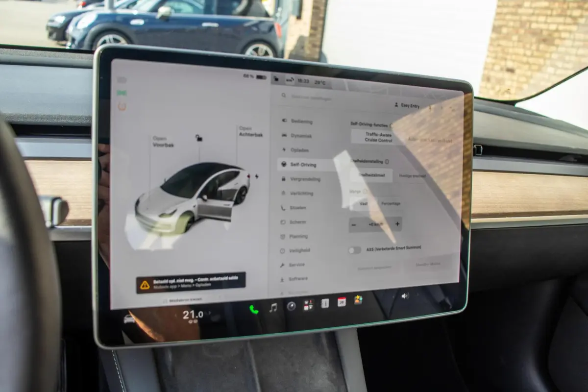 Standard RWD Plus 60 kWh, SOH 92%, Autopilot