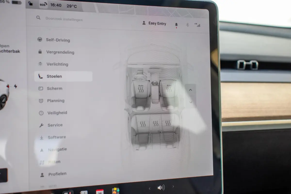 Standard RWD Plus 60 kWh, SOH 92%, Autopilot