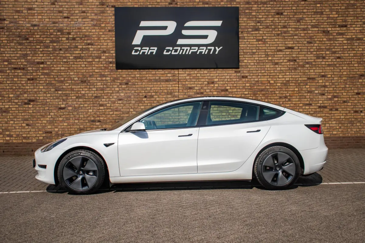 Standard RWD Plus 60 kWh, SOH 92%, Autopilot