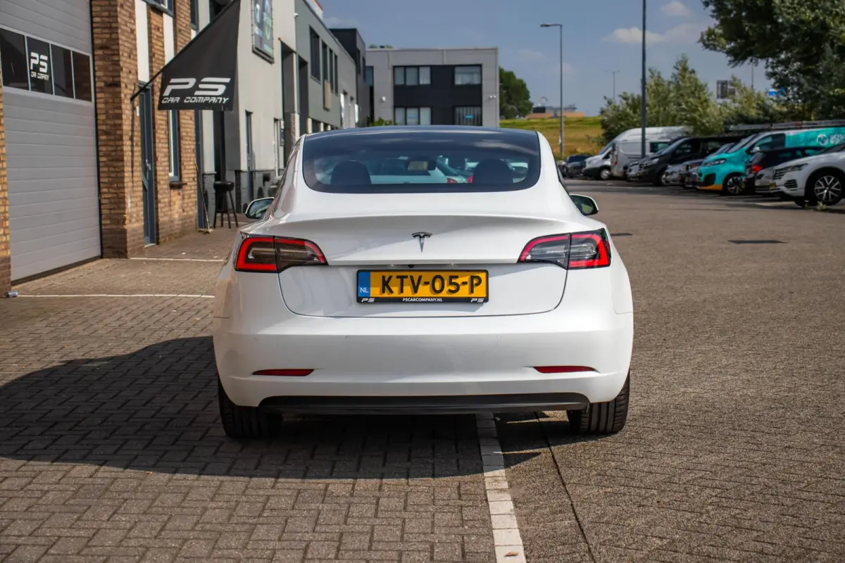 Standard RWD Plus 60 kWh, SOH 92%, Autopilot