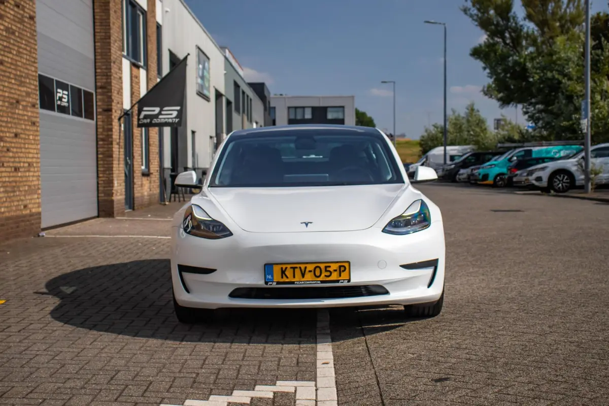 Standard RWD Plus 60 kWh, SOH 92%, Autopilot