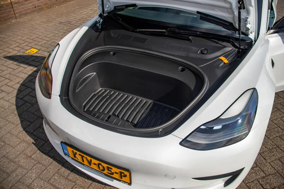 Standard RWD Plus 60 kWh, SOH 92%, Autopilot