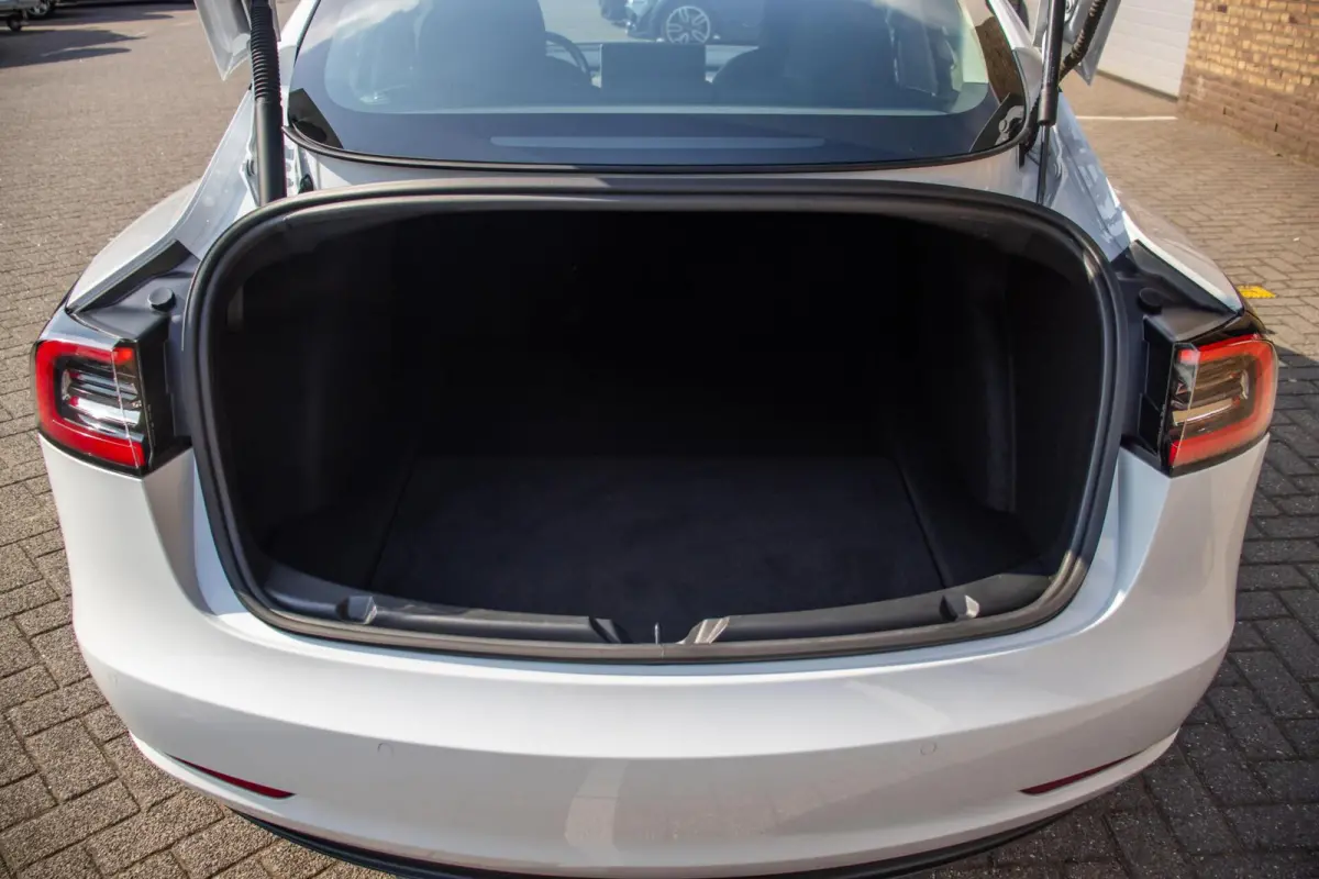Standard RWD Plus 60 kWh, SOH 92%, Autopilot
