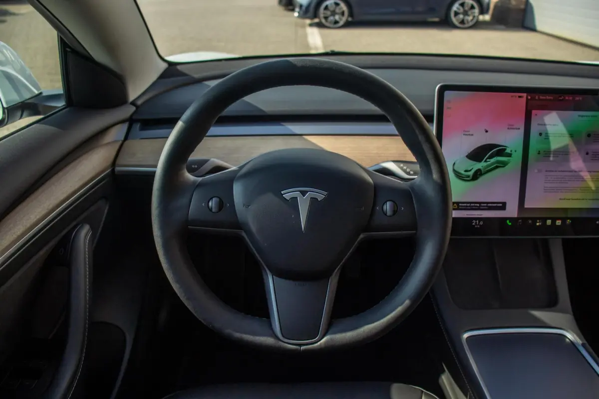 Standard RWD Plus 60 kWh, SOH 92%, Autopilot