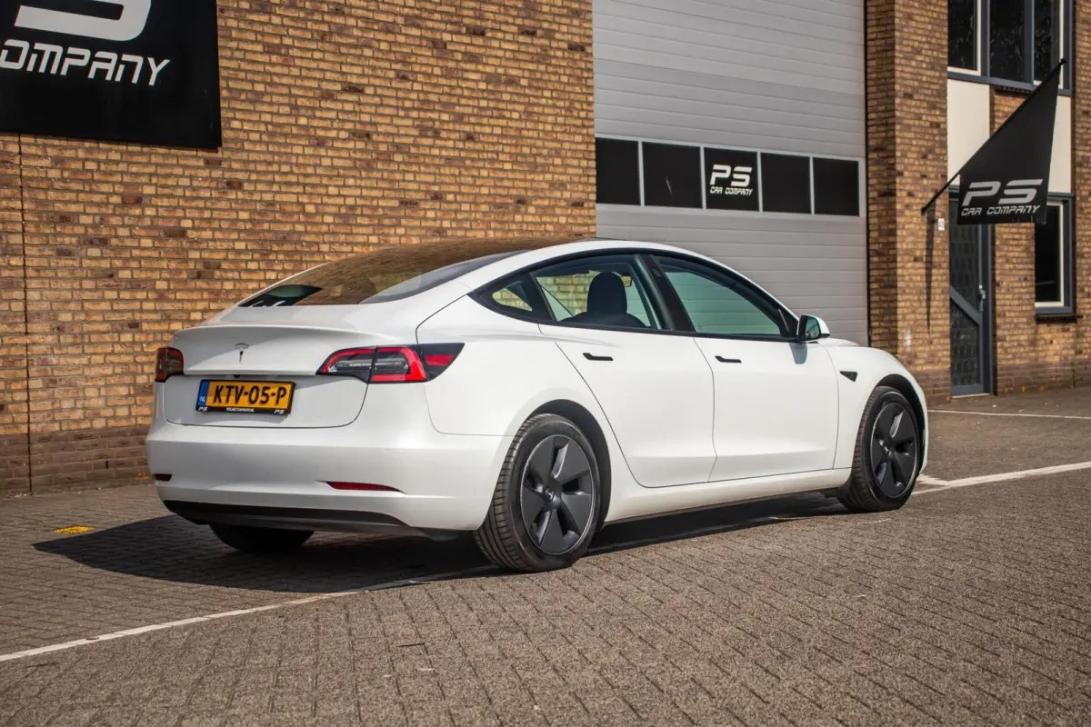 Standard RWD Plus 60 kWh, SOH 92%, Autopilot