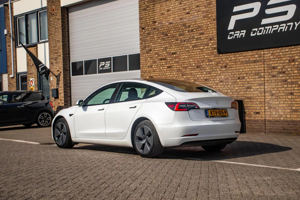 Standard RWD Plus 60 kWh, SOH 92%, Autopilot