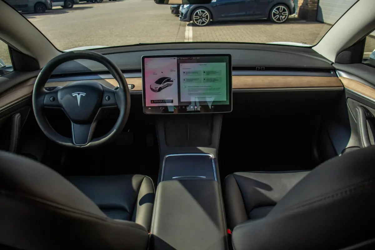 Standard RWD Plus 60 kWh, SOH 92%, Autopilot