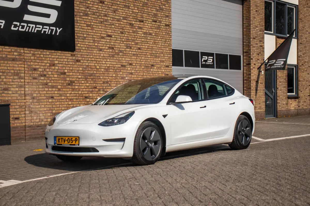 Standard RWD Plus 60 kWh, SOH 92%, Autopilot