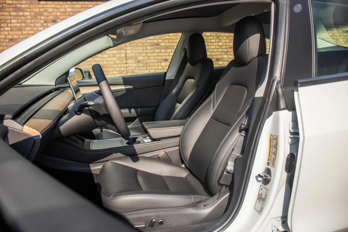 Standard RWD Plus 60 kWh, SOH 92%, Autopilot