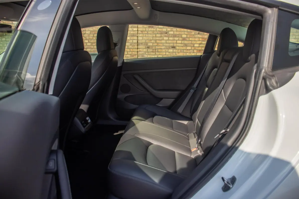 Standard RWD Plus 60 kWh, SOH 92%, Autopilot