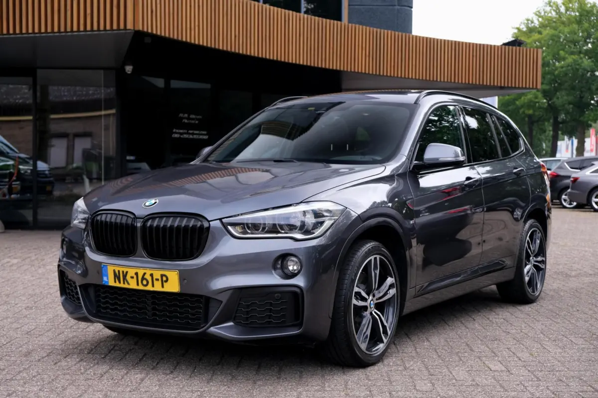 sDrive20i Centennial High Executive|Rijklaar!|M-Sport|Pano|HUD|Camera|Trekhaak|Stoelverwarming