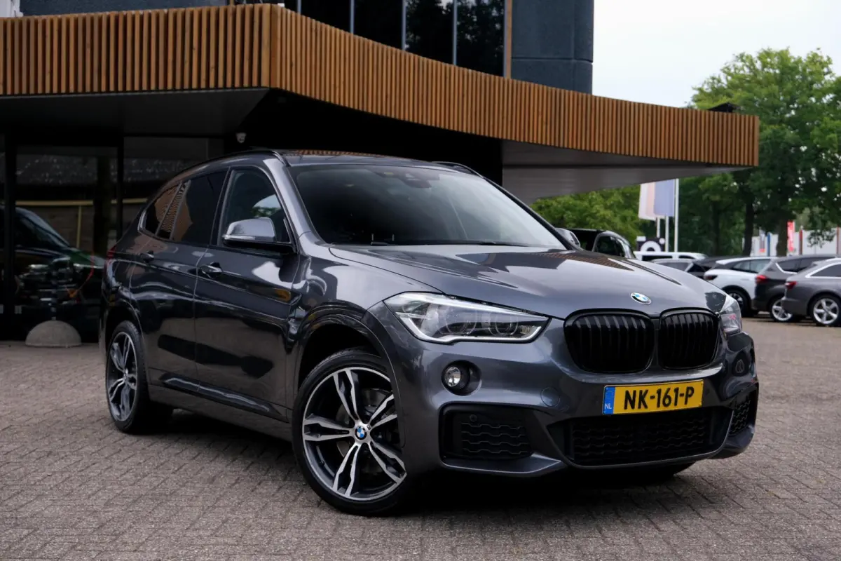 sDrive20i Centennial High Executive|Rijklaar!|M-Sport|Pano|HUD|Camera|Trekhaak|Stoelverwarming