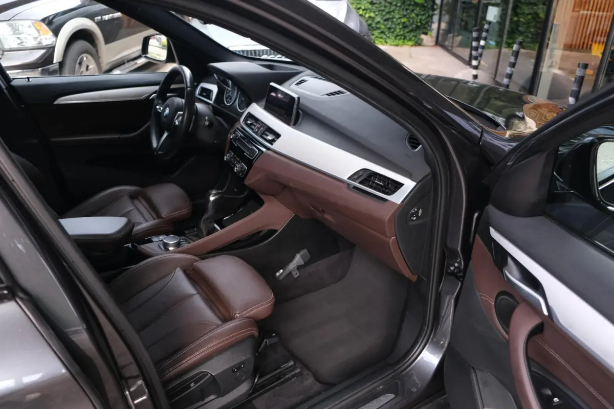 sDrive20i Centennial High Executive|Rijklaar!|M-Sport|Pano|HUD|Camera|Trekhaak|Stoelverwarming