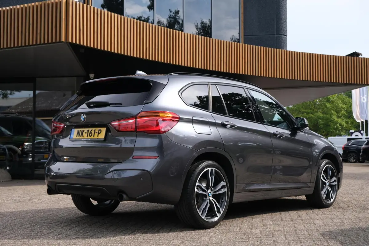 sDrive20i Centennial High Executive|Rijklaar!|M-Sport|Pano|HUD|Camera|Trekhaak|Stoelverwarming
