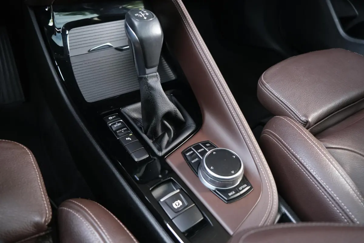 sDrive20i Centennial High Executive|Rijklaar!|M-Sport|Pano|HUD|Camera|Trekhaak|Stoelverwarming