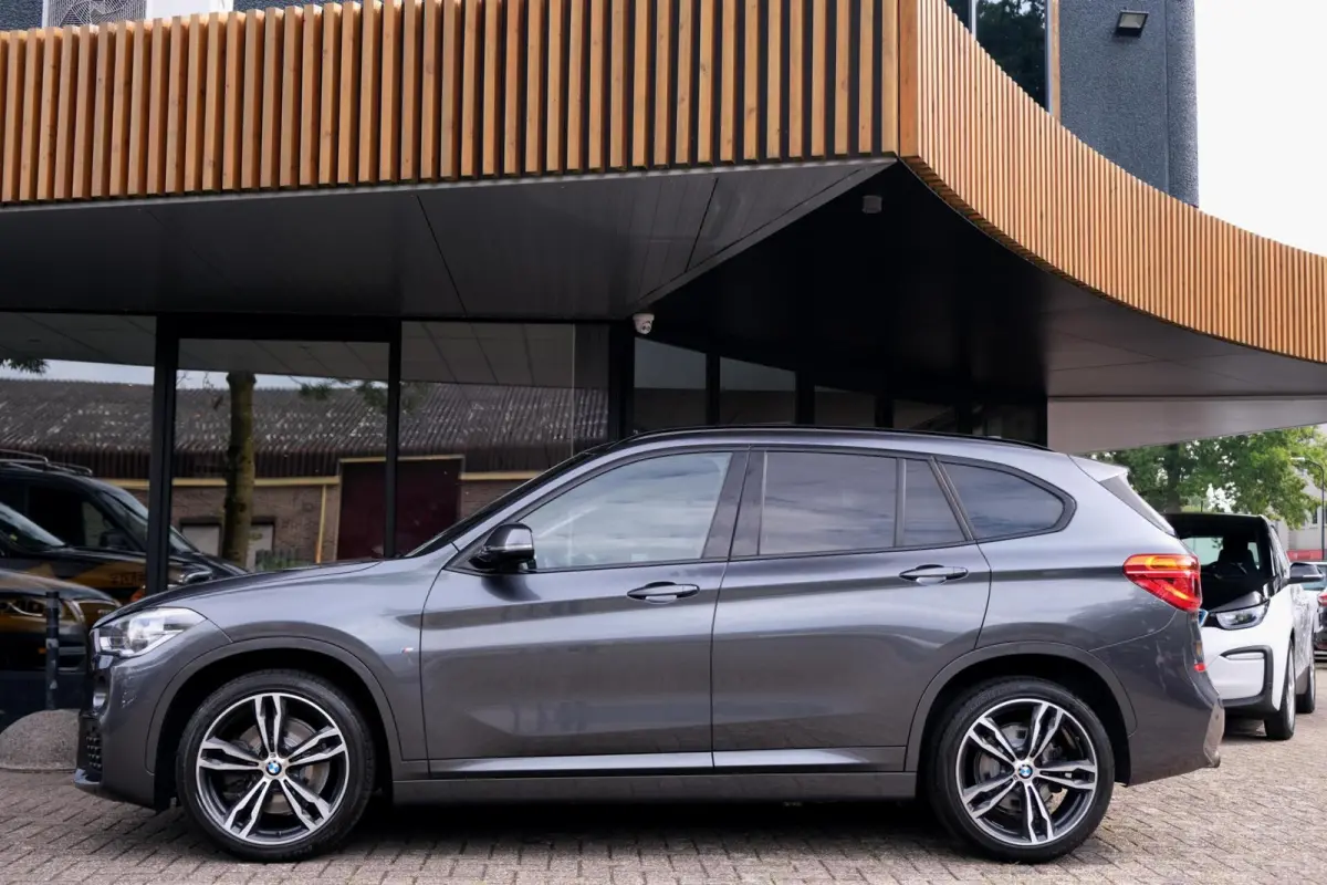 sDrive20i Centennial High Executive|Rijklaar!|M-Sport|Pano|HUD|Camera|Trekhaak|Stoelverwarming