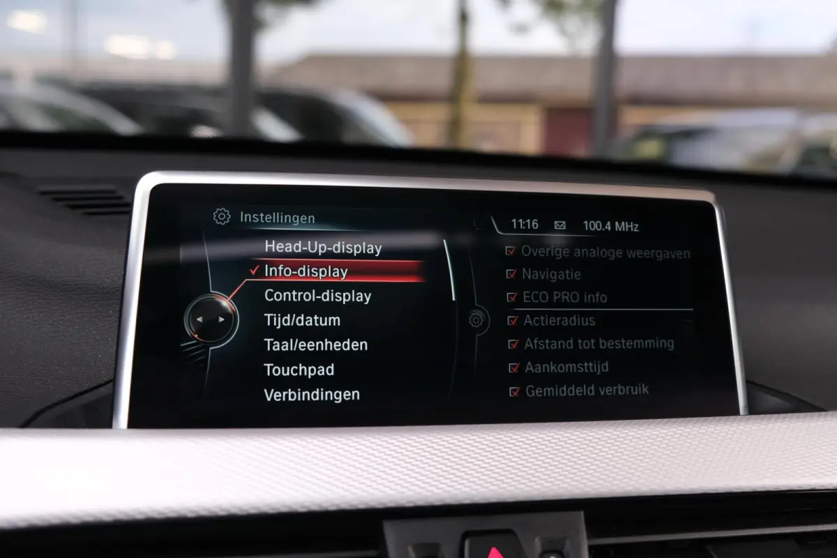 sDrive20i Centennial High Executive|Rijklaar!|M-Sport|Pano|HUD|Camera|Trekhaak|Stoelverwarming