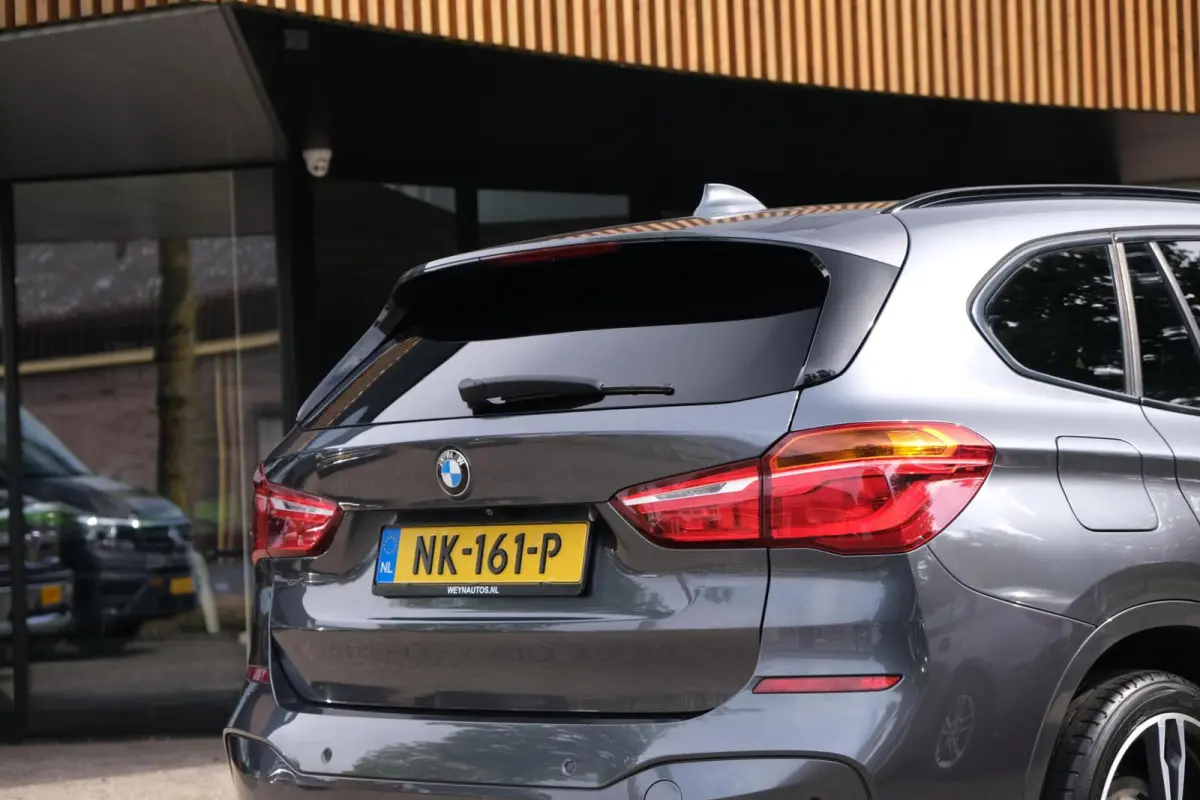 sDrive20i Centennial High Executive|Rijklaar!|M-Sport|Pano|HUD|Camera|Trekhaak|Stoelverwarming