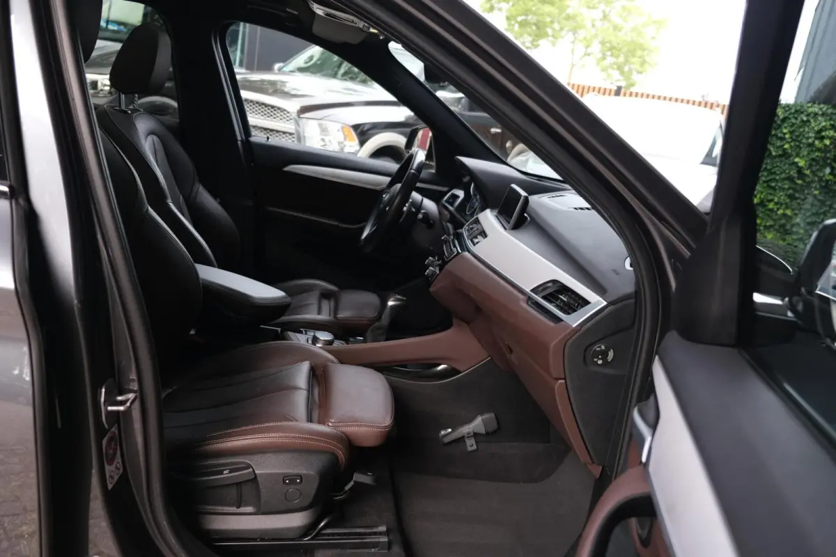 sDrive20i Centennial High Executive|Rijklaar!|M-Sport|Pano|HUD|Camera|Trekhaak|Stoelverwarming