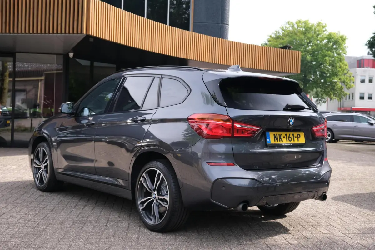 sDrive20i Centennial High Executive|Rijklaar!|M-Sport|Pano|HUD|Camera|Trekhaak|Stoelverwarming
